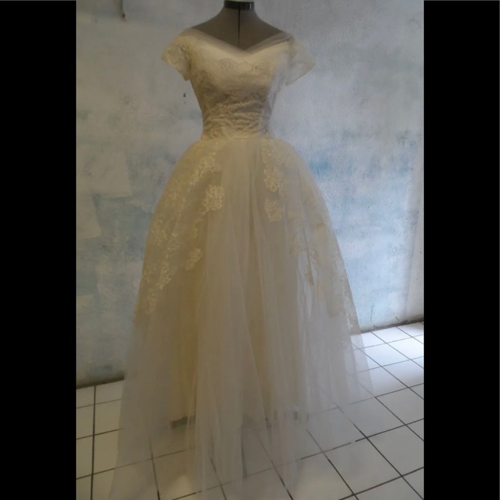 COPY - Vintage 1950's exclusive EMMA DOMB Tulle LACE ivory Formal gown XS